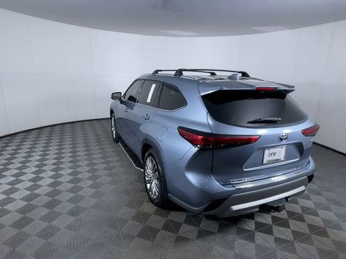 Used 2022 Toyota Highlander Platinum image 7