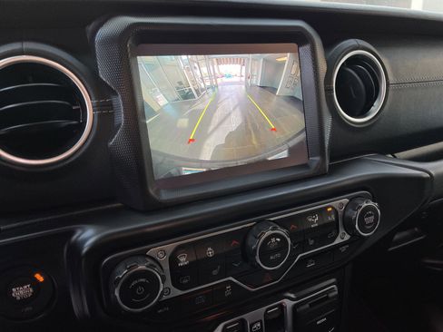 Used 2021 Jeep Wrangler Unlimited Sahara w/ Cold Weather Group image 27