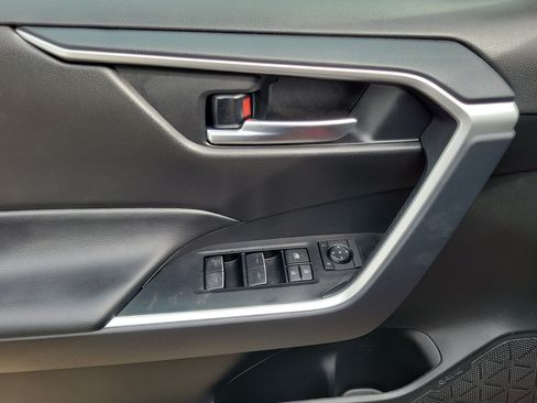 Used 2025 Toyota RAV4 XLE w/ Convenience Package FWD image 19