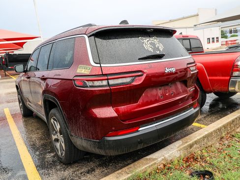 Used 2023 Jeep Grand Cherokee L Limited w/ Luxury Tech Group II RWD image 10