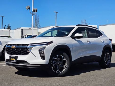 New 2026 Chevrolet Trax LT FWD image 1