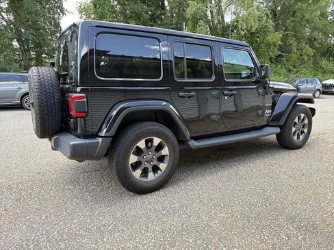 Used 2018 Jeep Wrangler Unlimited Sahara w/ Dual Top Group AWD/4WD image 13