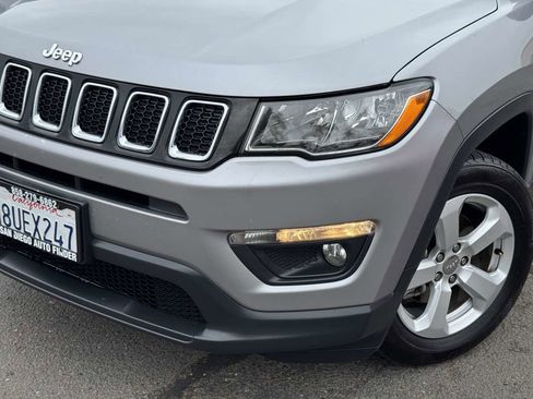 Used 2018 Jeep Compass Latitude w/ Popular Equipment Group AWD/4WD image 3
