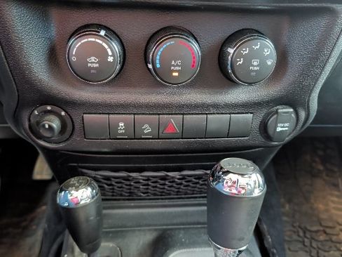 Used 2018 Jeep Wrangler Sport AWD/4WD image 6