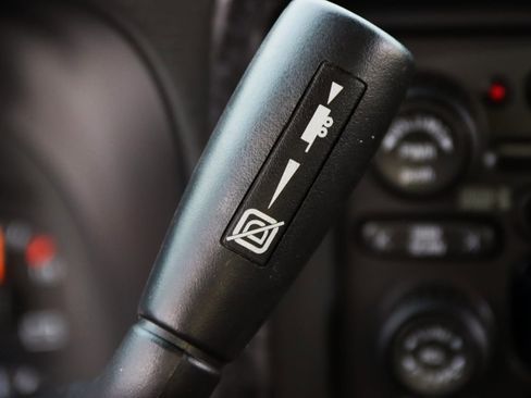 Used 2004 GMC Sierra 3500 SLT w/ Heavy-Duty Power Package image 24