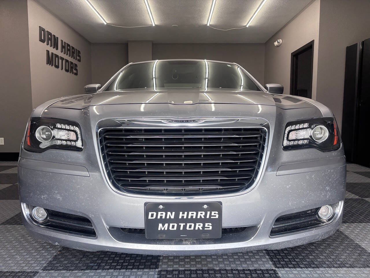 Used 2013 Chrysler 300 S RWD image 3