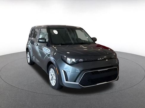Used 2025 Kia Soul LX w/ LX Technology Package image 3