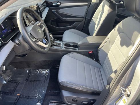 Used 2025 Volkswagen Jetta SE image 23