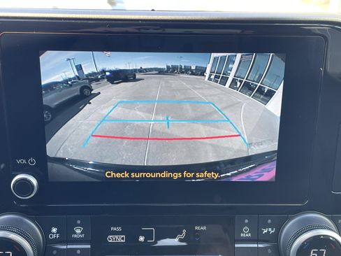 Used 2023 Toyota Highlander XLE image 16