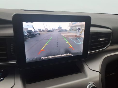 Used 2022 Ford Explorer XLT w/ Equipment Group 202A image 19