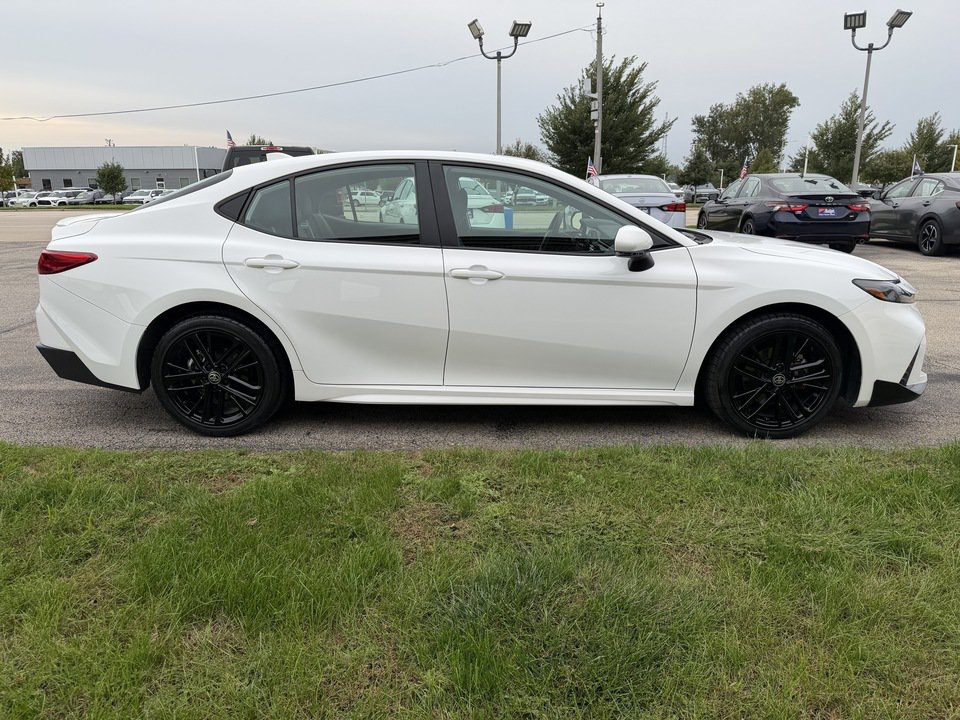 Used 2025 Toyota Camry SE AWD/4WD image 7