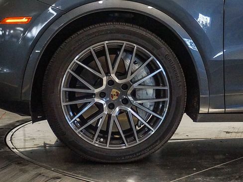 Certified 2022 Porsche Cayenne Turbo AWD/4WD image 9