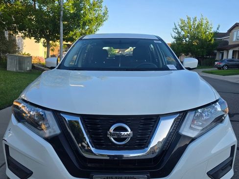 Used 2017 Nissan Rogue S FWD image 1