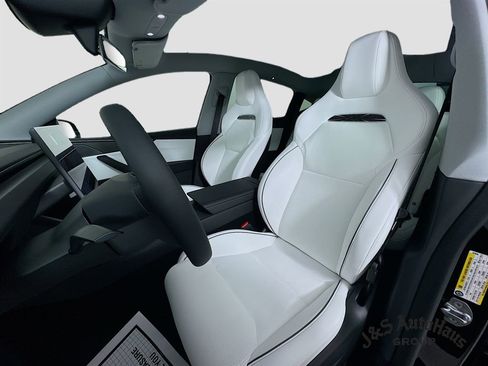 Used 2026 Tesla Model Y Performance image 11