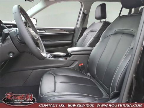 Used 2023 Jeep Grand Cherokee 4WD 4xe w/ Luxury Tech Group II image 25