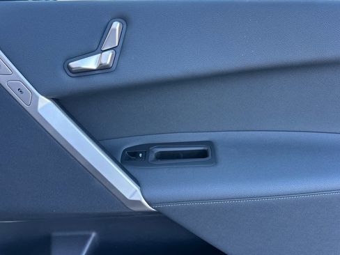 Used 2025 BMW iX xDrive50 image 19