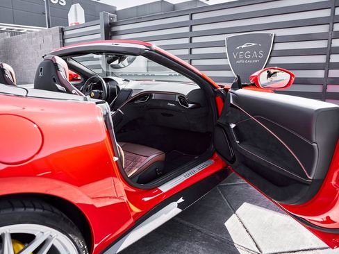 Used 2024 Ferrari Roma Spider RWD image 33