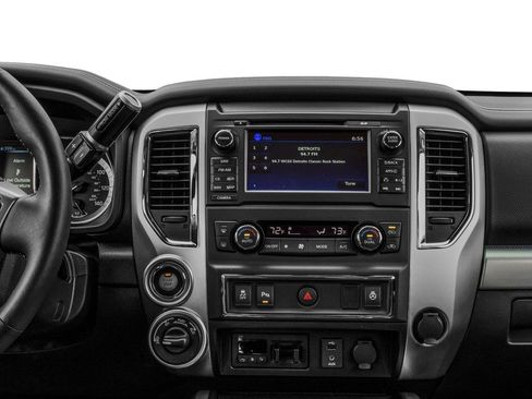 Used 2017 Nissan Titan PRO-4X AWD/4WD image 5