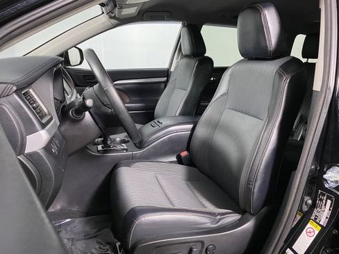 Certified 2017 Toyota Highlander Plus AWD/4WD image 12