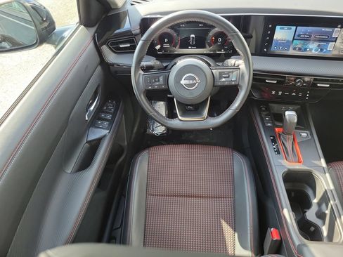 Certified 2025 Nissan Kicks SR FWD image 18