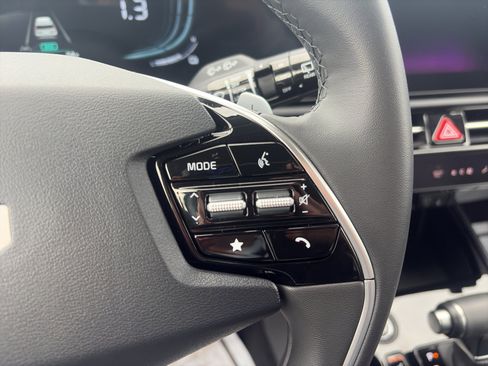 Used 2025 Kia Niro EX image 27