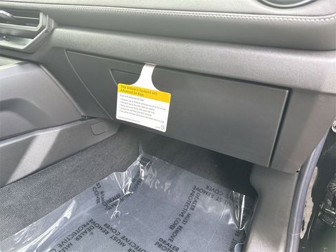 New 2025 Chevrolet Colorado LT image 34