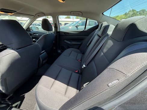 Used 2025 Nissan Altima 2.5 SV FWD image 25