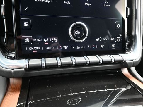 Used 2025 GMC Yukon Denali image 17