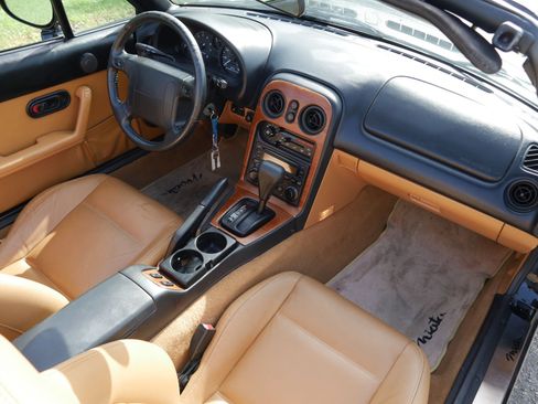 Used 1997 MAZDA MX-5 Miata RWD image 43