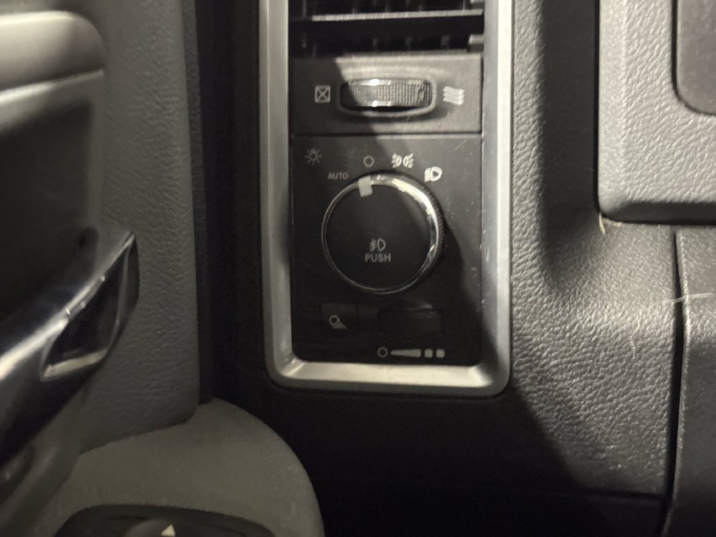 Used 2015 RAM 1500 Big Horn AWD/4WD image 18