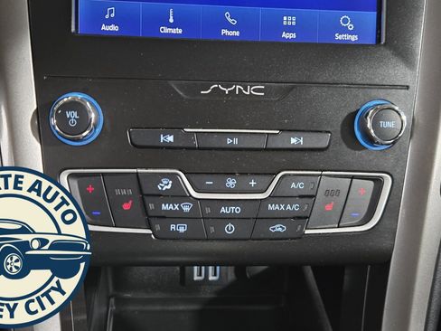 Used 2019 Ford Fusion SEL image 14