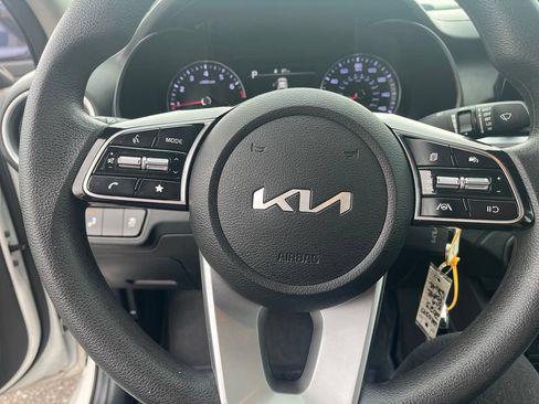 Used 2023 Kia Forte LXS w/ LXS Technology Package FWD image 12