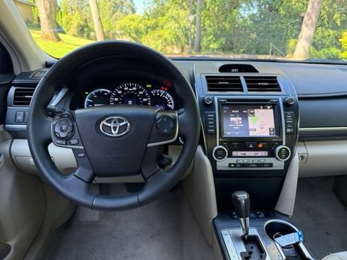 Used 2014 Toyota Camry XLE w/ Leather Package FWD image 14
