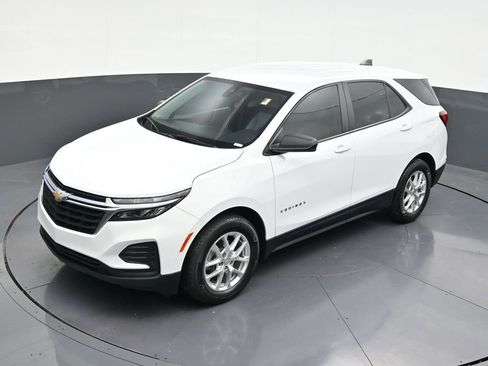 Used 2023 Chevrolet Equinox LS image 15