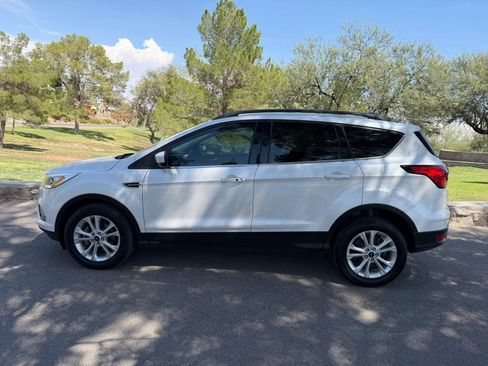 Used 2019 Ford Escape SEL FWD image 2