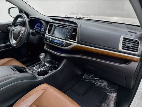 Used 2018 Toyota Highlander Limited Platinum AWD/4WD image 32