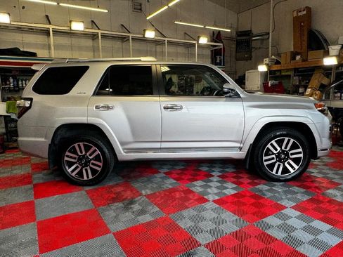 Used 2022 Toyota 4Runner Limited AWD/4WD image 8