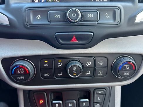 Used 2021 GMC Terrain SLE w/ Driver Convenience Package FWD image 16