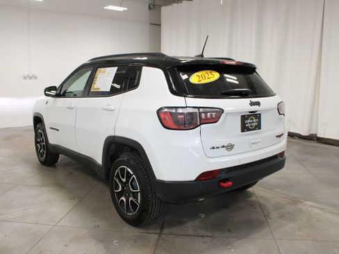 Used 2025 Jeep Compass Trailhawk image 7