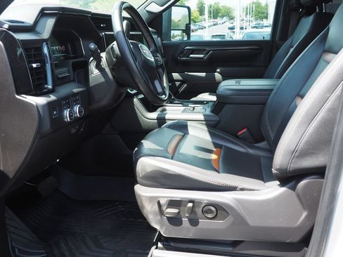 Used 2024 GMC Sierra 2500 AT4 w/ AT4 Premium Plus Package AWD/4WD image 5