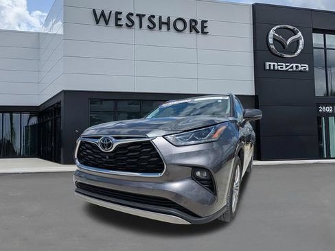Used 2021 Toyota Highlander Platinum FWD image 7