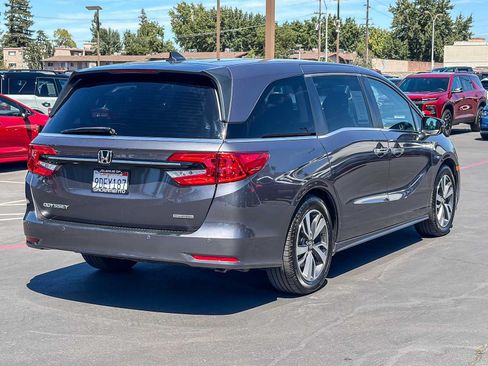 Used 2023 Honda Odyssey Touring image 5