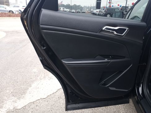 Used 2023 Kia Sportage EX image 29