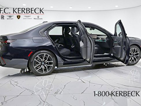 Used 2023 BMW i7 xDrive60 image 11