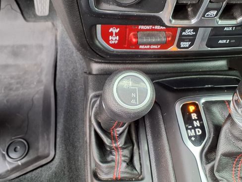 Used 2022 Jeep Wrangler Unlimited Rubicon w/ Steel Bumper Group AWD/4WD image 13