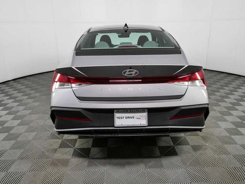 Used 2025 Hyundai Elantra SE FWD image 27