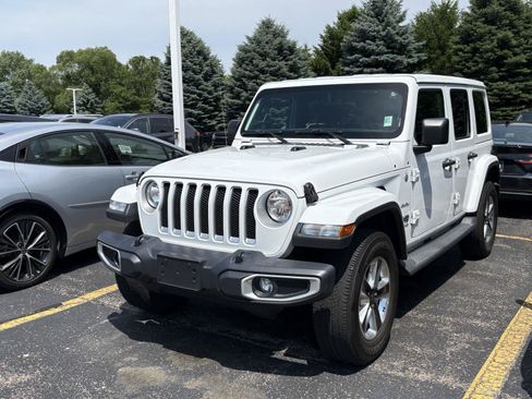 Used 2019 Jeep Wrangler Unlimited Sahara w/ Uconnect 4C Nav & Sound Group AWD/4WD image 3