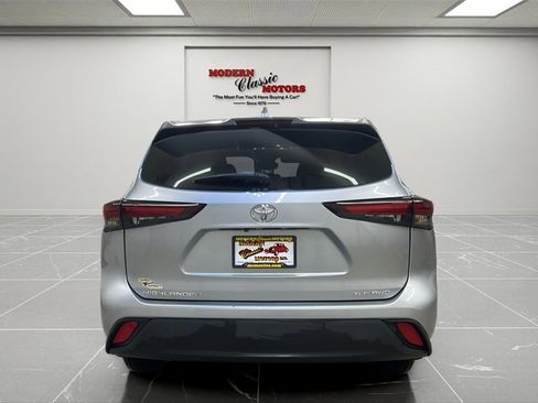 Used 2024 Toyota Highlander XLE image 6