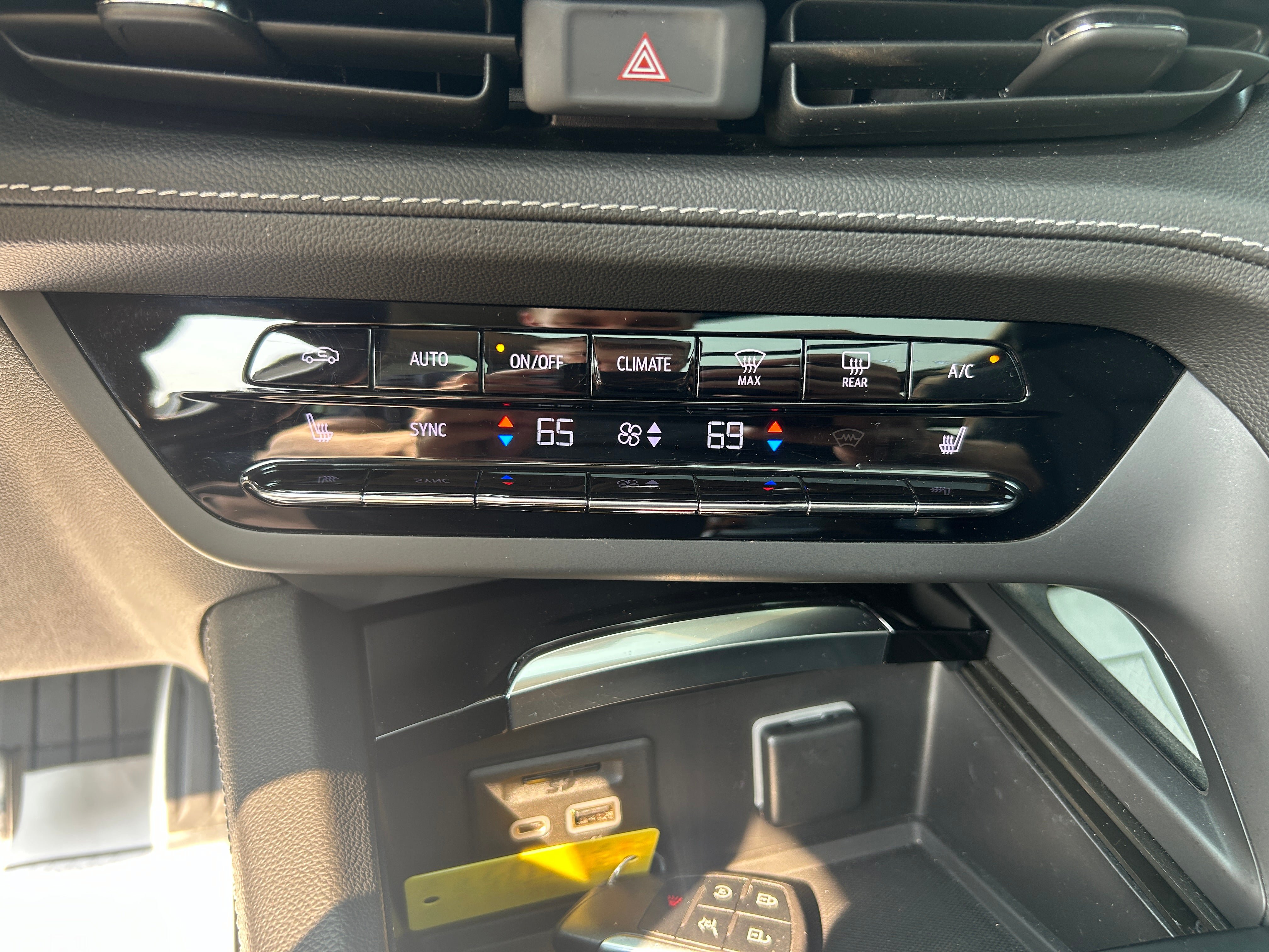 Used 2022 Buick Envision Essence w/ Technology Package II AWD/4WD image 25