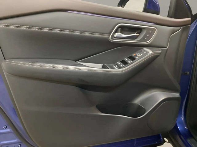 Used 2023 Nissan Rogue Platinum AWD/4WD image 16